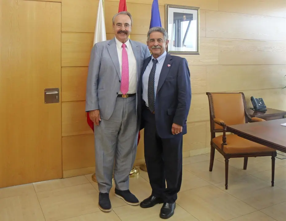 El presidente de Cantabria, Miguel &Aacute;ngel Revilla, recibe la visita del presidente de la Casa de Cantabria en M&eacute;xico, Juan Manuel Gonz&aacute;lez.