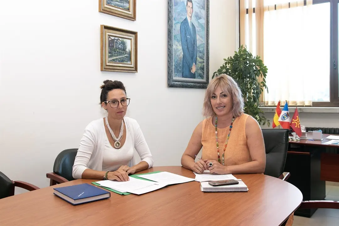 La alcaldesa de Polanco, Rosa D&iacute;az Fern&aacute;ndez, y la concejal de Mujer, Igualdad, Participaci&oacute;n Ciudadana y Sanidad, Mar&iacute;a Jos&eacute; Lia&ntilde;o Garc&iacute;a