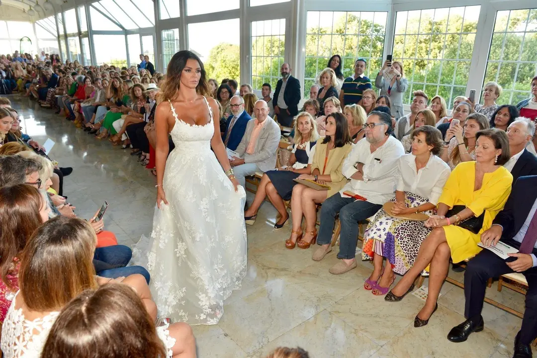 Desfile de verano de la AECC en el Hotel Real de Santander