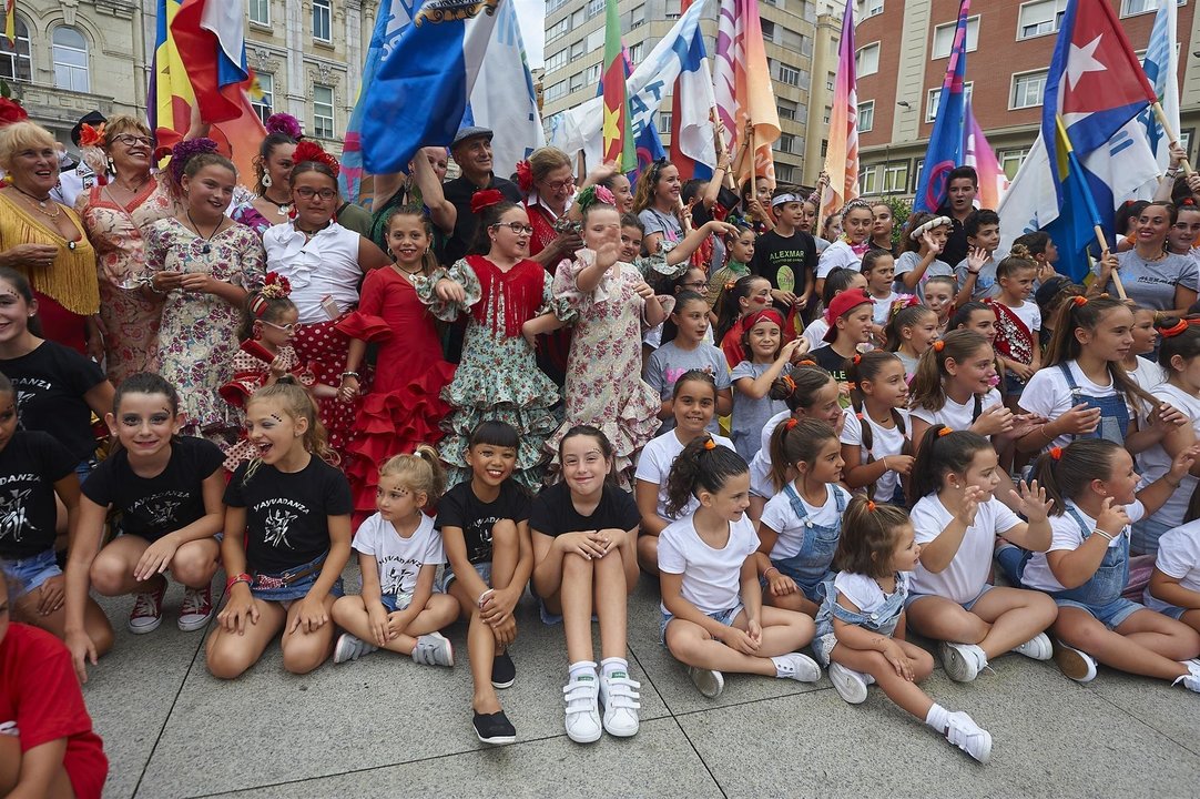 Niños en el Festival Intercultural de Santander