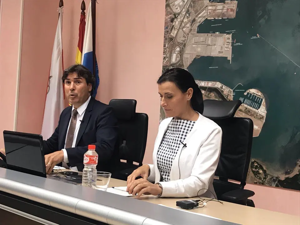 El presidente de la Autoridad Portuaria de Santander, Jaime Gonz&aacute;lez, y la alcaldesa de Santander, Gema Igual, en rueda de prensa