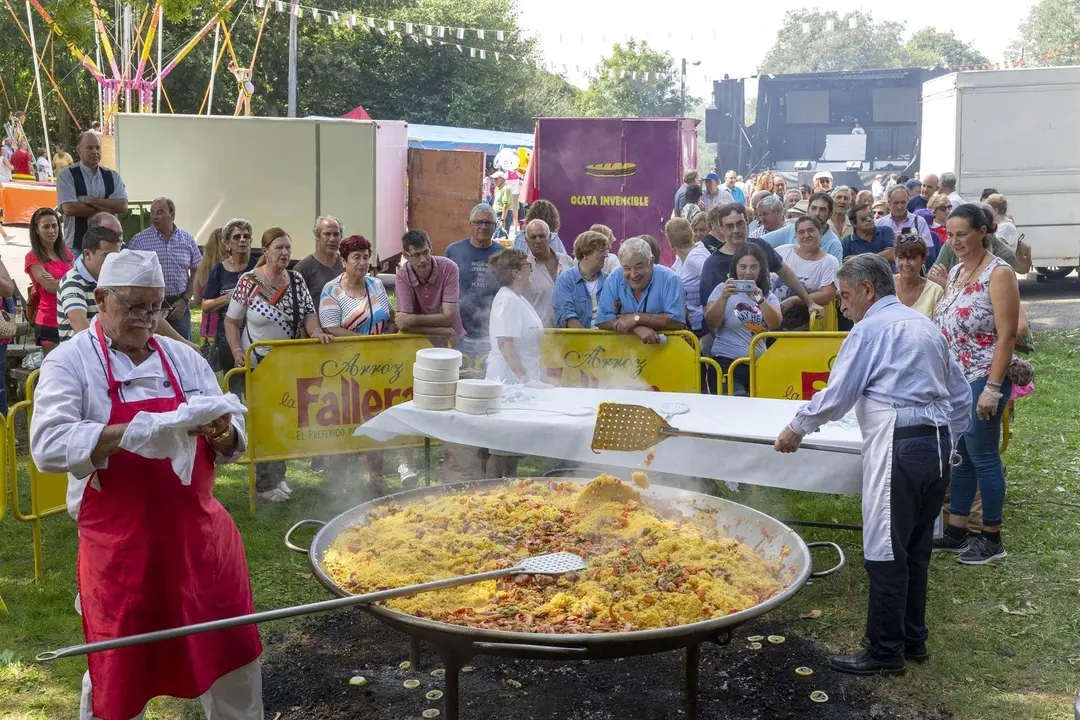 El presidente de Cantabria, Miguel &Aacute;ngel Revilla, acompa&ntilde;ado de varios consejeros, asiste a la festividad del Cristo de Garz&oacute;n