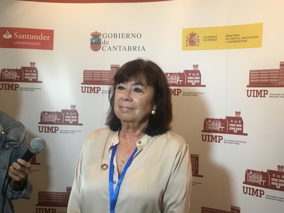 La presidenta del PSOE, Cristina Narbona en la UIMP