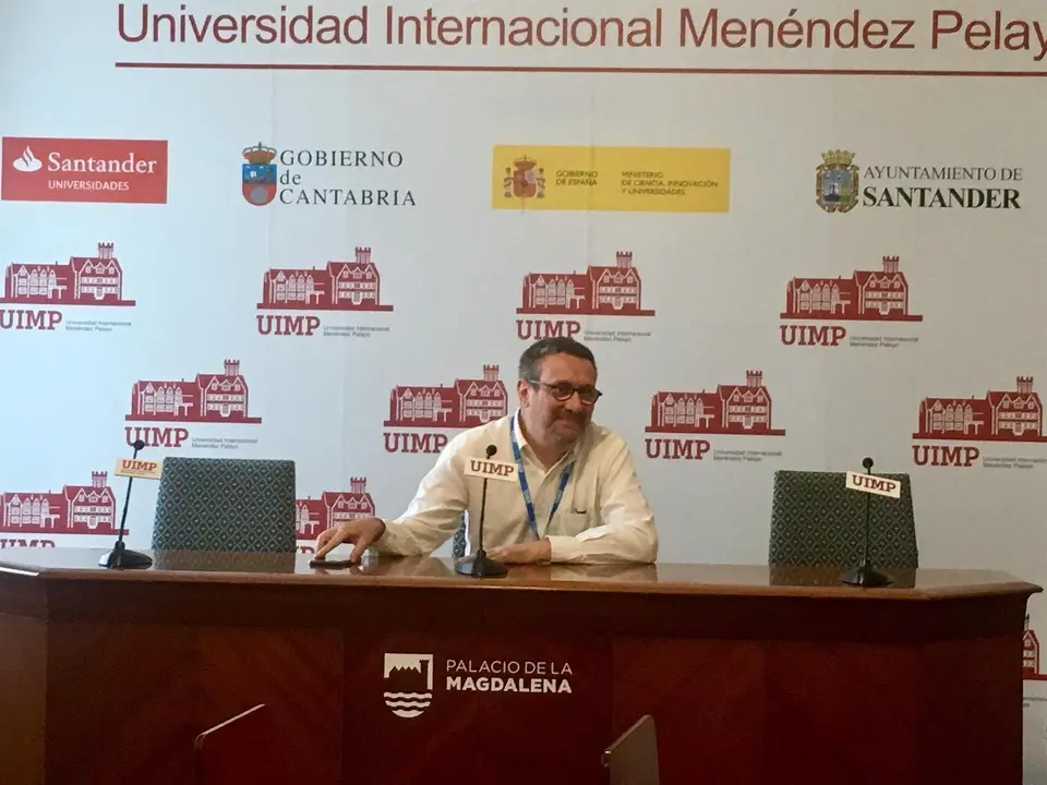 El escritor Luisg&eacute; Mart&iacute;n en la UIMP