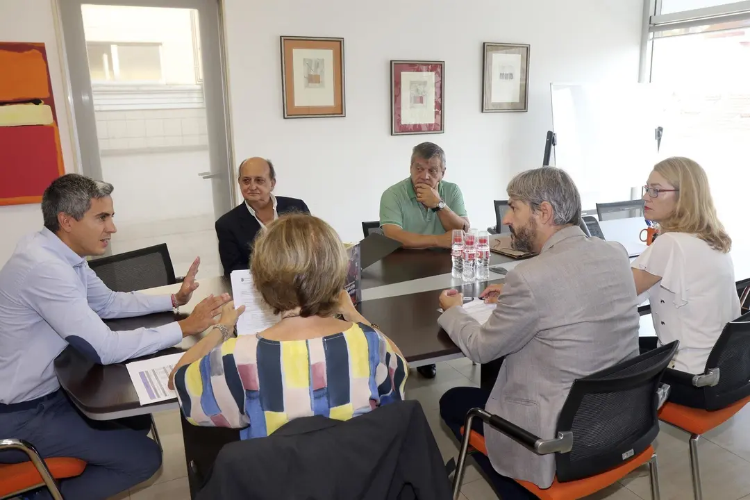 El vicepresidente de Cantabria y consejero de Cultural, Pablo Zuloaga, se re&uacute;ne con representantes del &aacute;mbito cultural de la regi&oacute;n