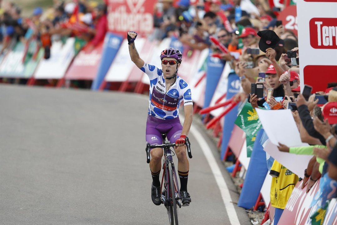 Ángel Madrazo celebra su victoria de etapa en La Vuelta