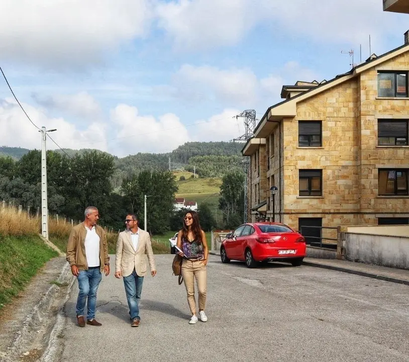 Visita a la la ampliaci&oacute;n de la red de alumbrado p&uacute;blico en el barrio &lsquo;El Carite&rsquo; ya finalizada