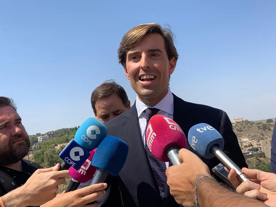 El vicesecretario de Comunicaci&oacute;n, Pablo Montesinos, atiende a los medios en Toledo