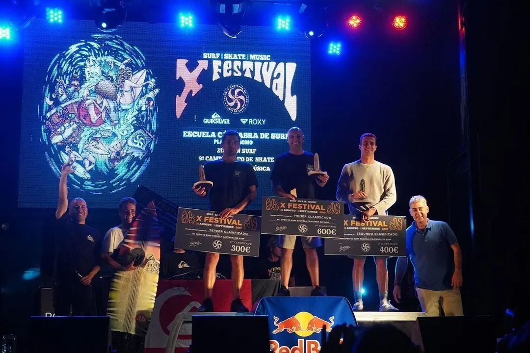 Podium masculino de Open Escuela C&aacute;ntabra de Surf