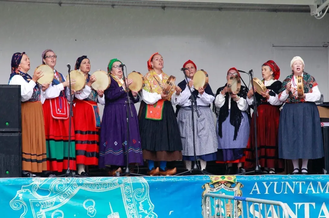 Grupo participante en la Romer&iacute;a del Faro