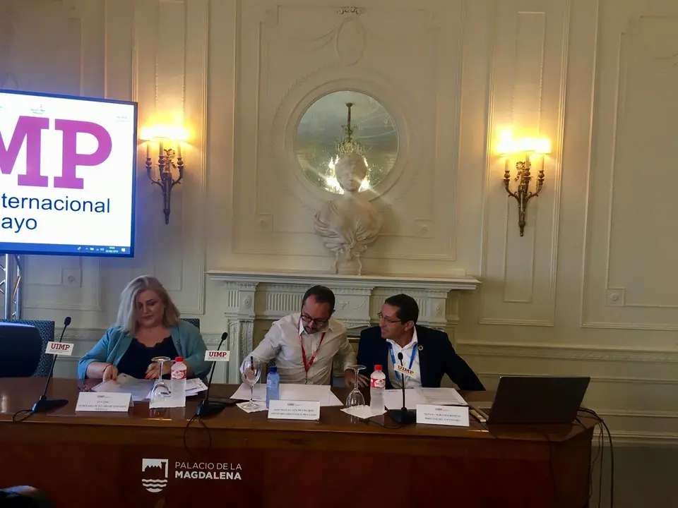 La secretaria de Estado de Servicios Sociales Ana Lima, el vicesecretario de la UIMP y el director egneral de Imserso, Manuela Mart&iacute;nez Domene