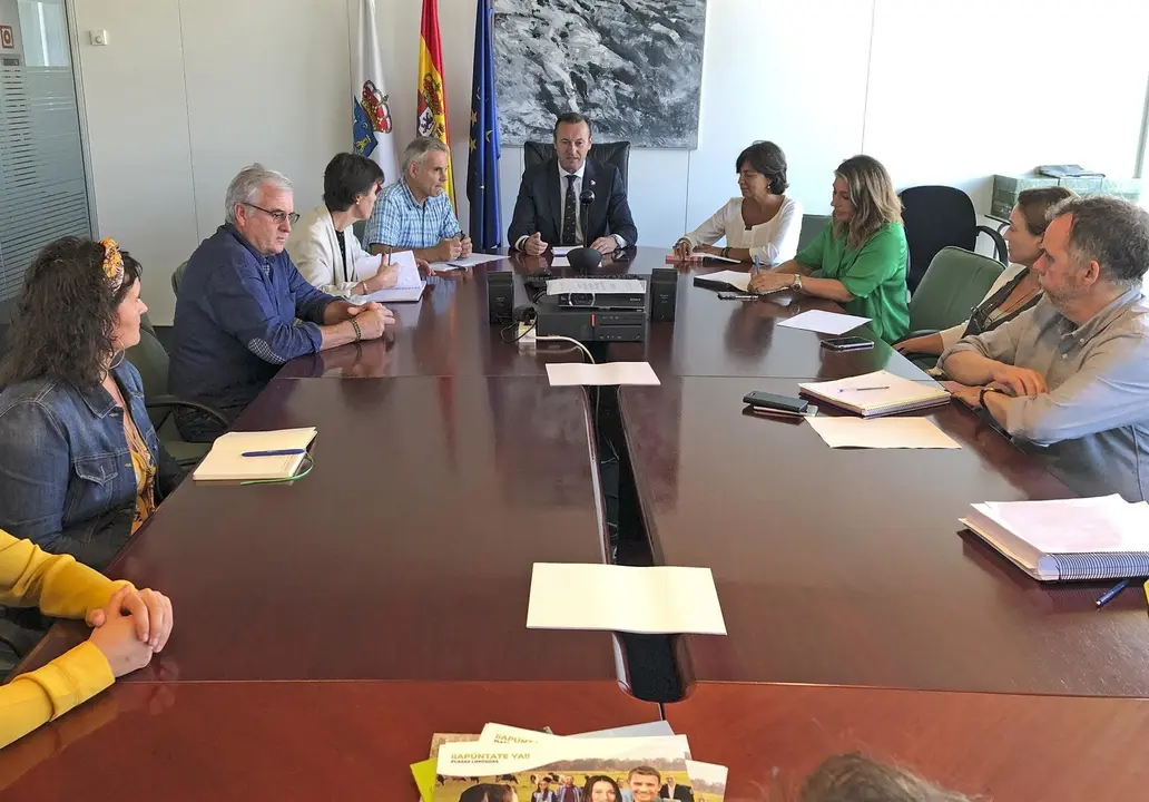 El consejero se re&uacute;ne con UGAM COAG