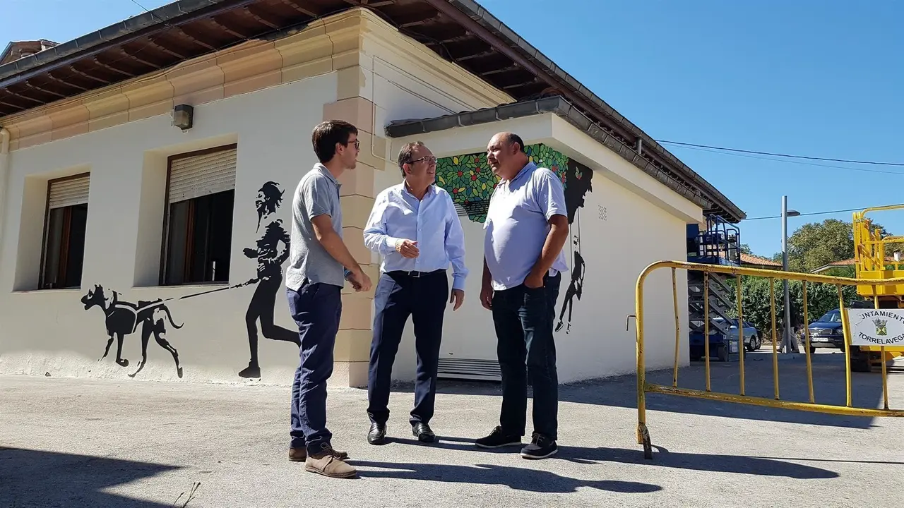 Renovaci&oacute;n fachadas edificios municipales en Ganzo