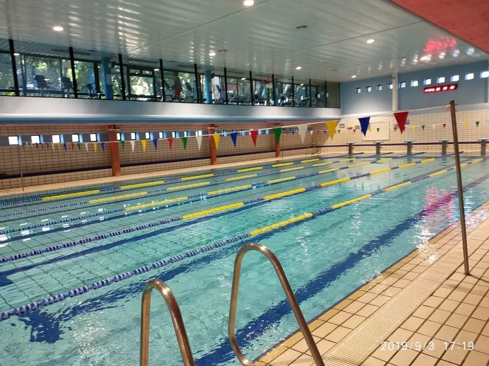 Piscina de La Cant&aacute;brica en Astillero