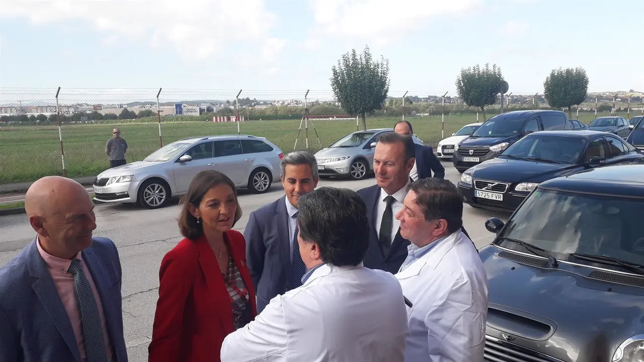 Zuloaga con la ministra de Industria en el pol&iacute;gono de Raos