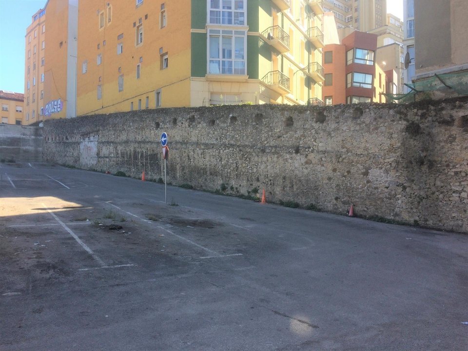 Restos de muralla de la I Guerra Carlista en la antigua Tabacalera