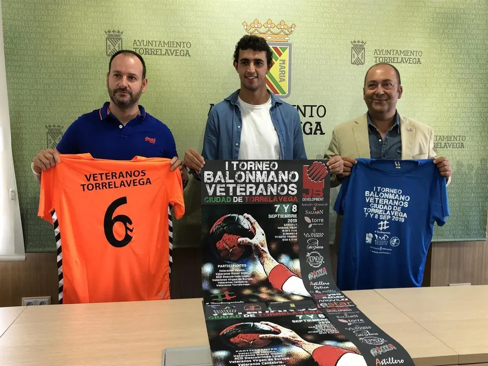 Presentaci&oacute;n Torneo Balonmano Veteranos Torrelavega