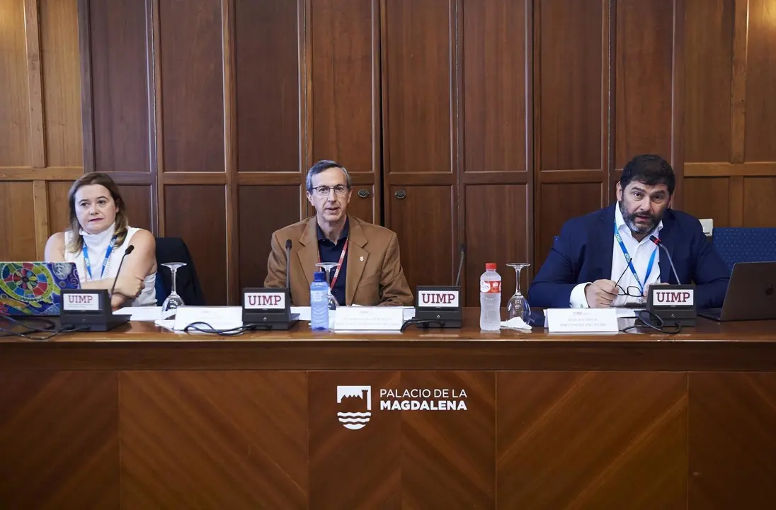 Mesa inaugural del curso de la UIMP