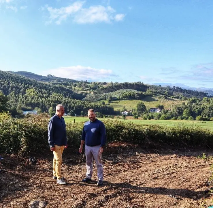 El Alcalde De Hazas De Cesto, Jos&eacute; Mar&iacute;a Ruiz G&oacute;mez, Visita Los Trabajos Del Nuevo Vial