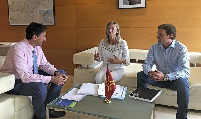 El consejero de Obras se re&uacute;ne con la alcaldesa de Castro Urdiales