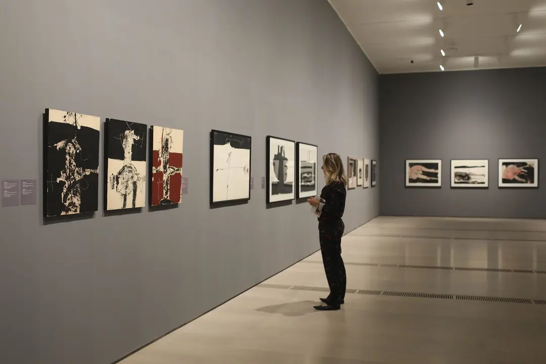 Exposici&oacute;n 'El grito silencioso. Millares sobre papel' en el Centro Bot&iacute;n