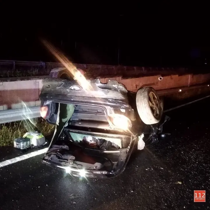 Veh&iacute;culo accidentado en la A-67