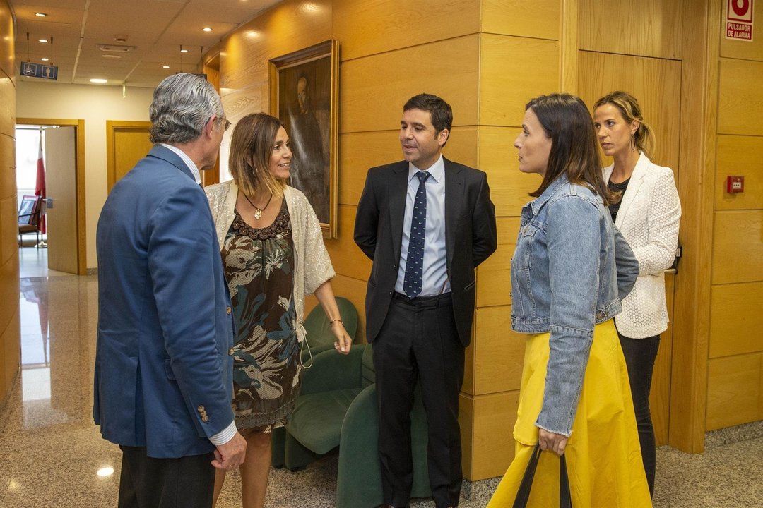 La consejera de Presidencia, Interior, Justicia y Acción Exterior, Paula Fernández, se reúne con la alcaldesa de Santander, Gema Igual