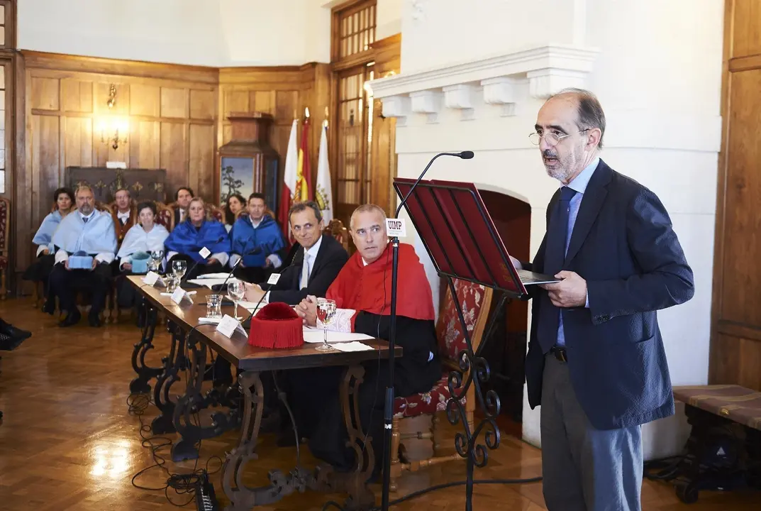 Acto Acad&eacute;mico De Clausura Del Curso 2019 &ndash; 2020 &ldquo;Humanizar El Ecosistema De La Inteligencia Artificial&rdquo; Lecci&oacute;n De Clausura A Cargo Del Fil&oacute;sofo Daniel Innerarity Pedro Duque, Ministro De Ciencia, Innovaci&oacute;n Y Universidades.