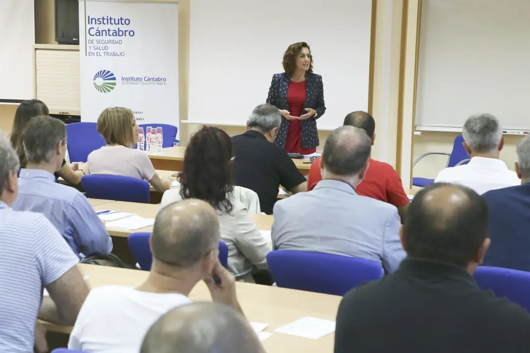 La consejera de Empleo y Pol&iacute;ticas Sociales, Ana Bel&eacute;n &Aacute;lvarez, en una jornada de trabajo del ICASST sobre el proyecto CIRCULA