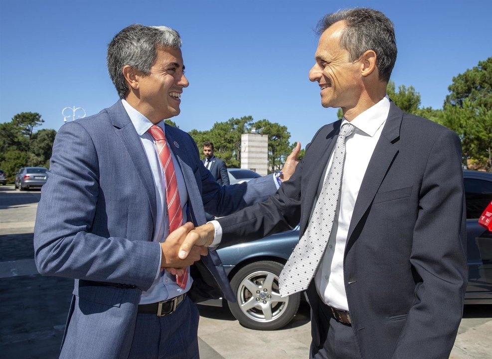 El vicepresidente, Pablo Zuloaga, con el ministro de Ciencia en funciones, Pedro Duque