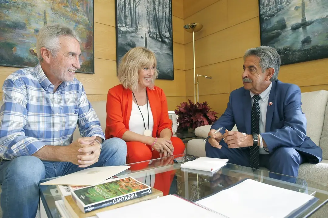 Reuni&oacute;n presidente de Cantabria, Miguel &Aacute;ngel revilla, y alcaldesa de Polanco, Rosa D&iacute;az