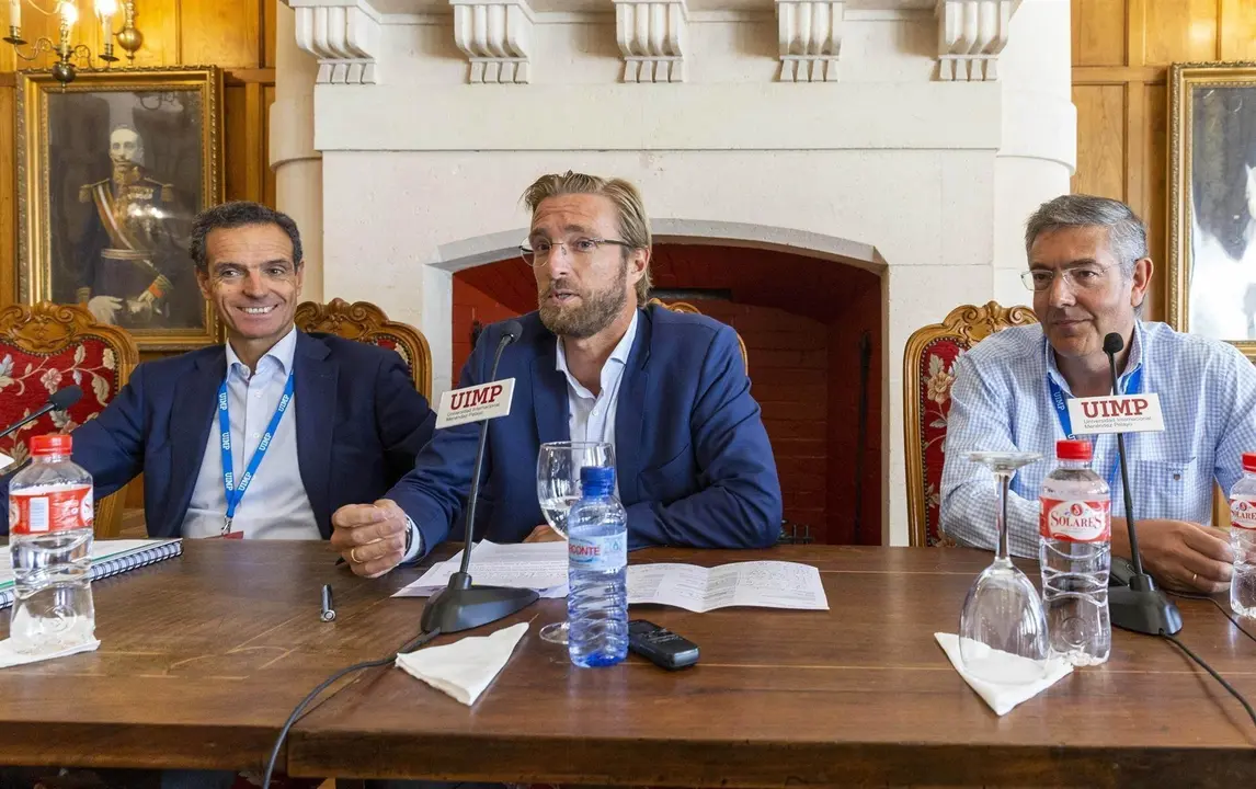 El director general de Transporte, Felipe Pi&ntilde;a, clausura el encuentro de la UIMP