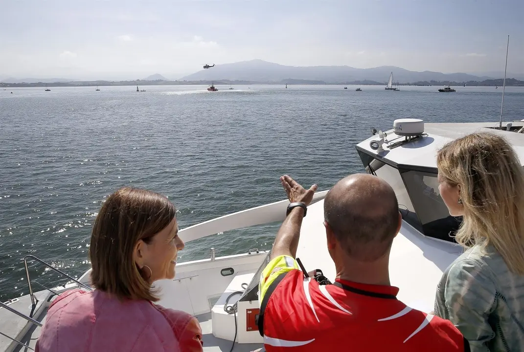 La consejera de Presidencia, Interior, Justicia y Acci&oacute;n Exterior, Paula Fern&aacute;ndez, asiste al simulacro de rescate con motivo del III Festival del Mar