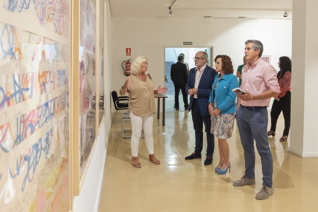 El vicepresidente ha inaugurado en la Casa de Cultura de Torrelavega la exposición ‘Con derecho al arte’ con obras de ocho artistas con discapacidad intelectual residentes en el CAD de Sierrallana
