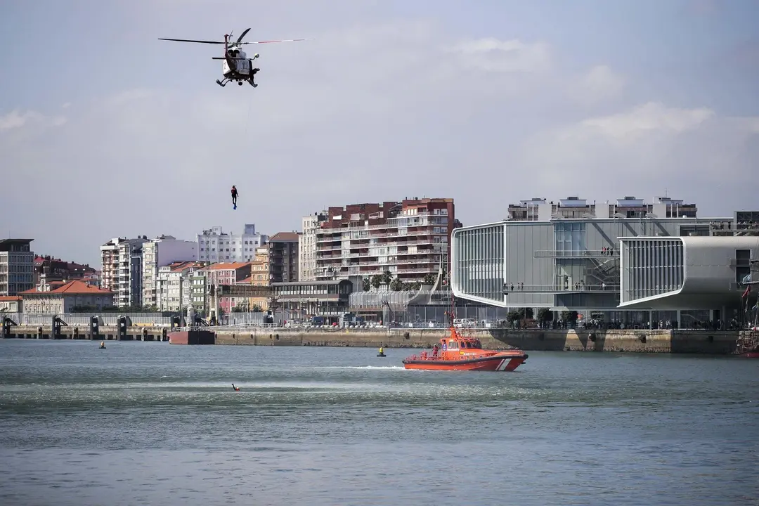 DAVID S. BUSTAMANTE 13/09/2019 SANTANDER/ CANTABRIA Simulacro de rescate con el helicoptero del 112 del Gobierno de Cantabria