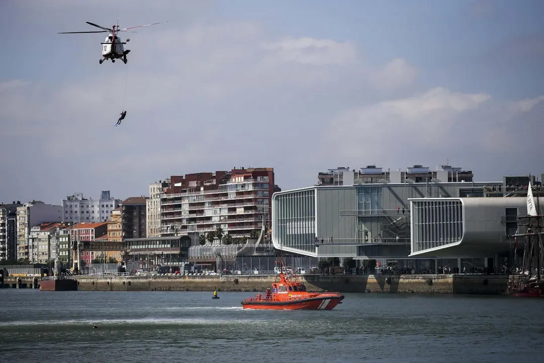 DAVID S. BUSTAMANTE 13/09/2019 SANTANDER/ CANTABRIA Simulacro de rescate con el helicoptero del 112 del Gobierno de Cantabria