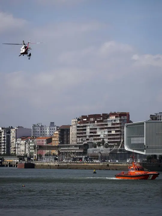 DAVID S. BUSTAMANTE 13/09/2019 SANTANDER/ CANTABRIA Simulacro de rescate con el helicoptero del 112 del Gobierno de Cantabria