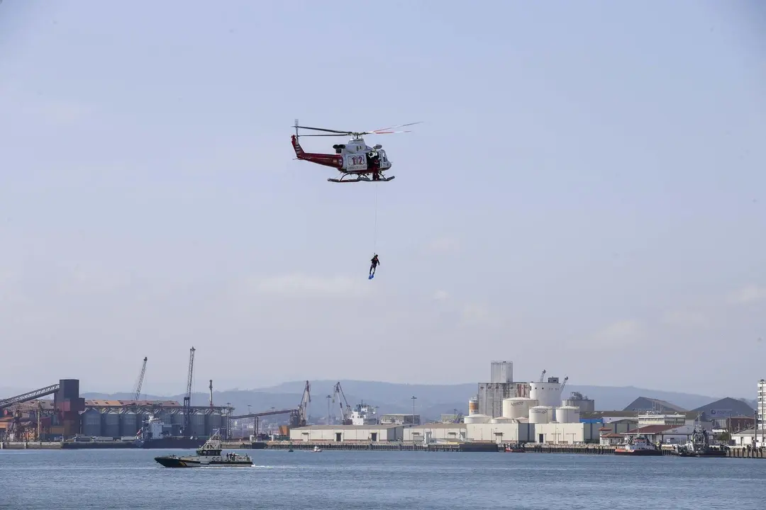 DAVID S. BUSTAMANTE 13/09/2019 SANTANDER/ CANTABRIA Simulacro de rescate con el helicoptero del 112 del Gobierno de Cantabria