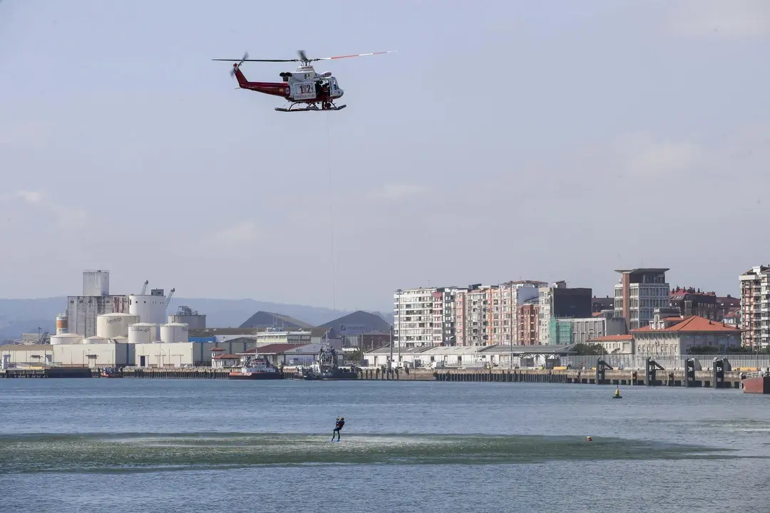 DAVID S. BUSTAMANTE 13/09/2019 SANTANDER/ CANTABRIA Simulacro de rescate con el helicoptero del 112 del Gobierno de Cantabria