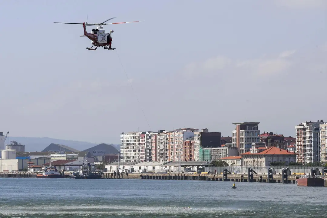 DAVID S. BUSTAMANTE 13/09/2019 SANTANDER/ CANTABRIA Simulacro de rescate con el helicoptero del 112 del Gobierno de Cantabria