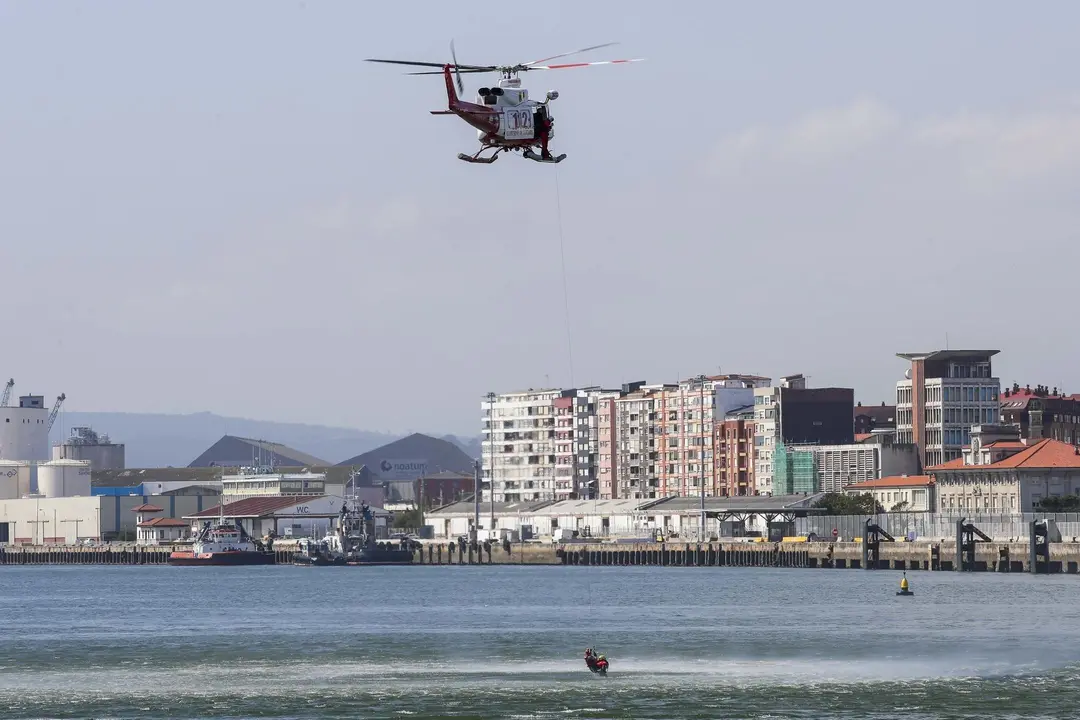 DAVID S. BUSTAMANTE 13/09/2019 SANTANDER/ CANTABRIA Simulacro de rescate con el helicoptero del 112 del Gobierno de Cantabria