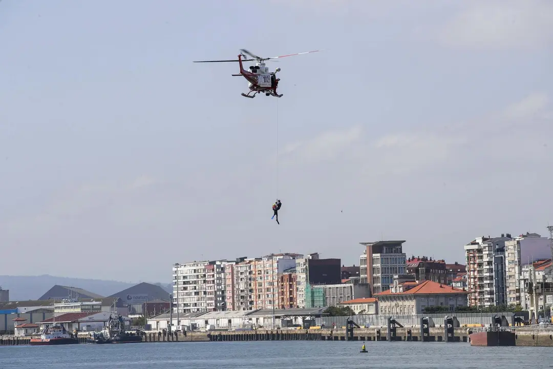DAVID S. BUSTAMANTE 13/09/2019 SANTANDER/ CANTABRIA Simulacro de rescate con el helicoptero del 112 del Gobierno de Cantabria