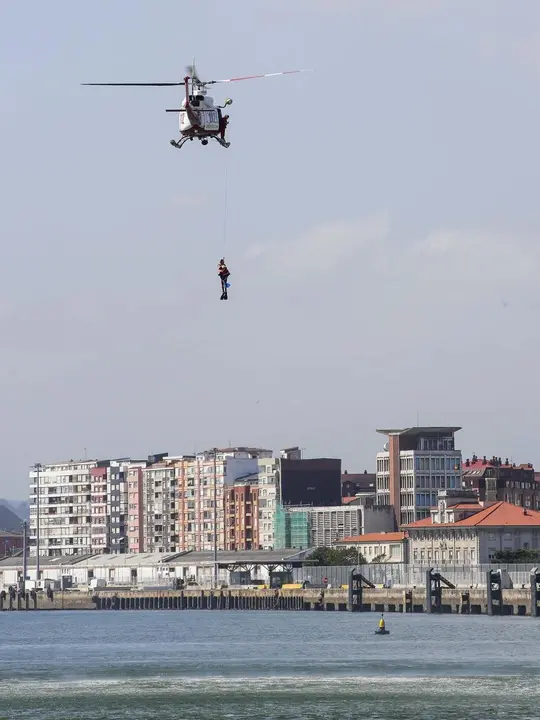DAVID S. BUSTAMANTE 13/09/2019 SANTANDER/ CANTABRIA Simulacro de rescate con el helicoptero del 112 del Gobierno de Cantabria