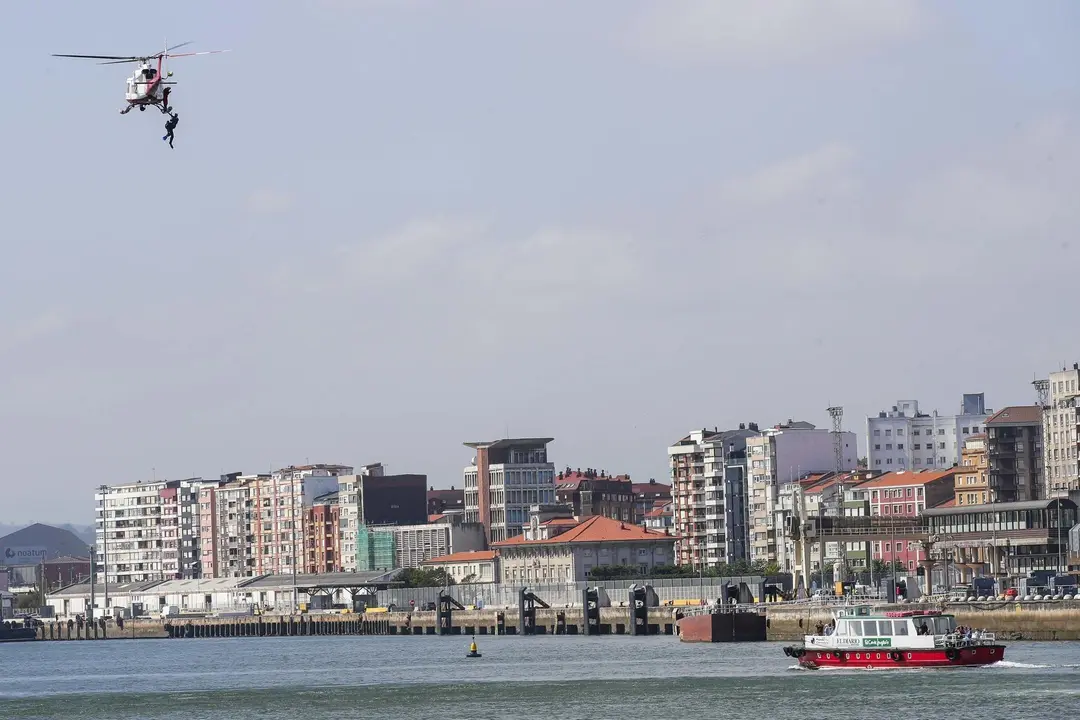 DAVID S. BUSTAMANTE 13/09/2019 SANTANDER/ CANTABRIA Simulacro de rescate con el helicoptero del 112 del Gobierno de Cantabria