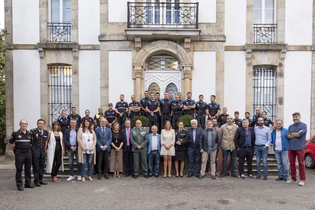 La consejera de Presidencia, Justicia, Interior y Acci&oacute;n Exterior, Paula Fern&aacute;ndez, inaugura el curso b&aacute;sico de formaci&oacute;n te&oacute;rico-pr&aacute;ctica para polic&iacute;as locales