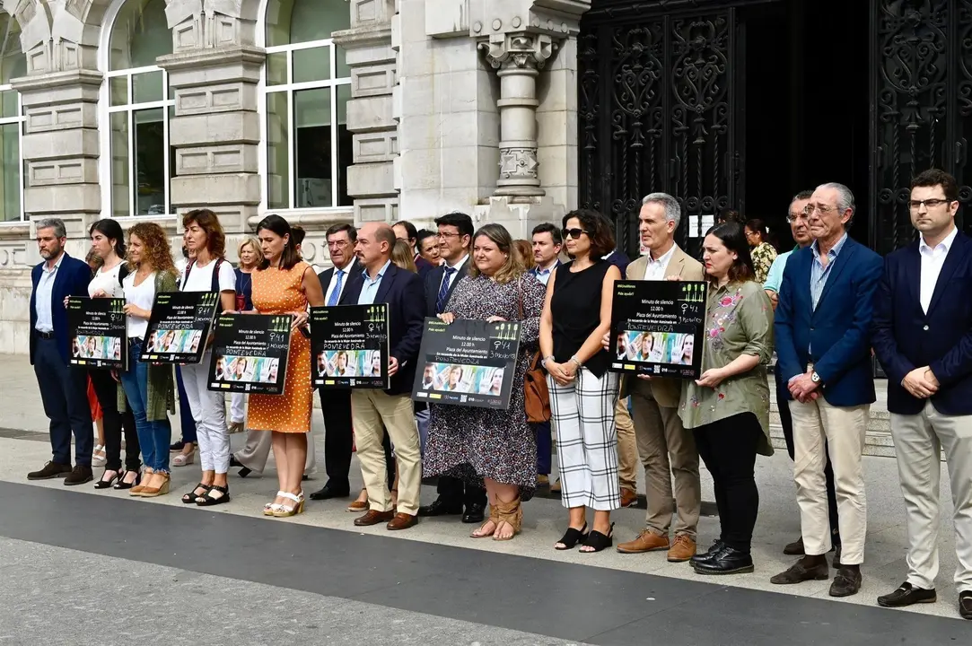 Minuto de silencio por las mujeres asesinadas en Pontevedra