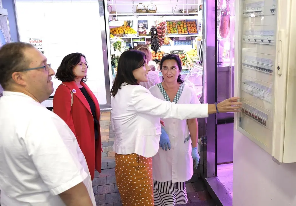 La alcaldesa en el Mercado de la Esperanza