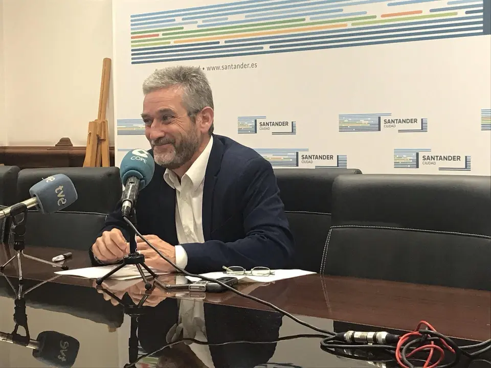 El portavoz de Cs en Santander, Javier Ceruti, durante una rueda de prensa en el Ayuntamiento donde es concejal en el equipo de Gobierno PP-Cs