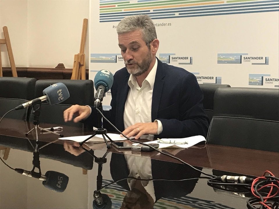 El portavoz del equipo de Gobierno de Santander y concejal de Urbanismo, Javier Ceruti, informa de los acuerdos de la Junta de Gobierno Local