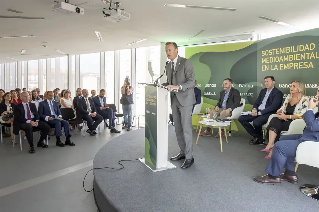 El consejero Guillermo Blanco en Jornada Sostenibilidad Torrelavega